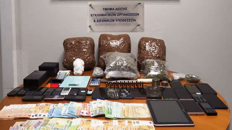 ΕΛΑΣ: Σπείρα διακινούσε ποσότητες ναρκωτικών με ασυνόδευτα δέματα σε Κυκλάδες και Δωδεκάνησα [Εικόνες]