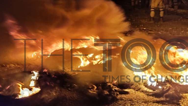 Επεισόδια με Ρομά σε Ασπρόπυργο, Χαλάνδρι, Μενίδι: Οδοφράγματα, φωτιές και πετροπόλεμος - Τραυματίας πυροσβέστης