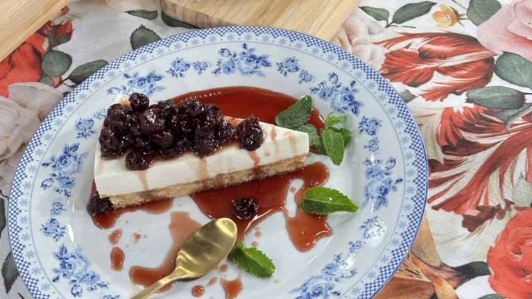 Το πιο ελαφρύ και δροσερό cheesecake με γιαούρτι - Πανεύκολο γλυκό