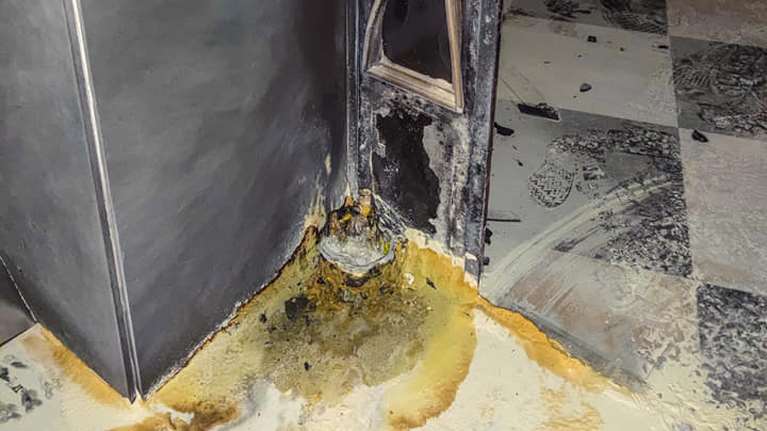 Εμπρηστική επίθεση στο γραφείο του βουλευτή της ΝΔ Γιάννη Καλλιάνου