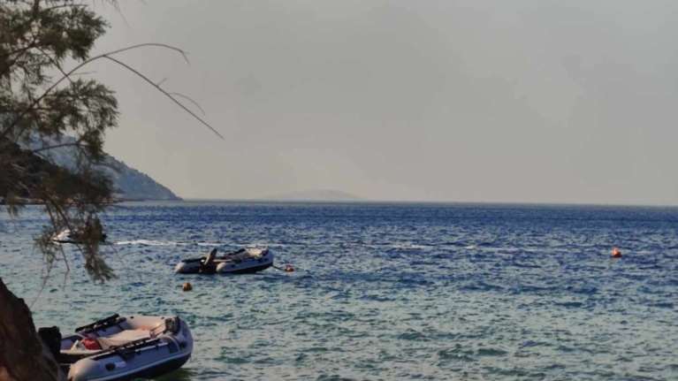 Φωτιά στην Κύθνο: Απεγκλωβίστηκαν 20 άτομα με ιδιωτικά σκάφη