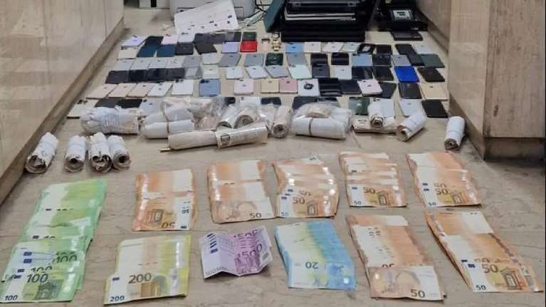 Συνελήφθη 55χρονος που έφτιαχνε πλαστά διαβατήρια - Πάνω από 350.000 ευρώ η "μπάζα" του