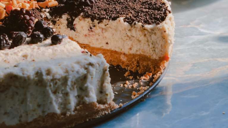 Απολαυστικό μπισκοτογλυκό ψυγείου με κουβερτούρα και τρούφα - Η εύκολη και γρήγορη συνταγή