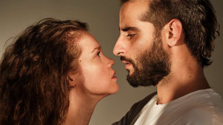 &quot;Οι κάτω απ’ τ’ αστέρια&quot; επιστρέφουν για τέταρτη χρονιά - Στο Σύγχρονο Θέατρο