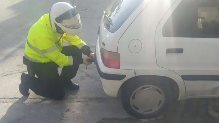 Από σήμερα η επιστροφή πινακίδων στον Δήμο Αθηναίων ενόψει Χριστουγέννων - Ποια οχήματα εξαιρούνται