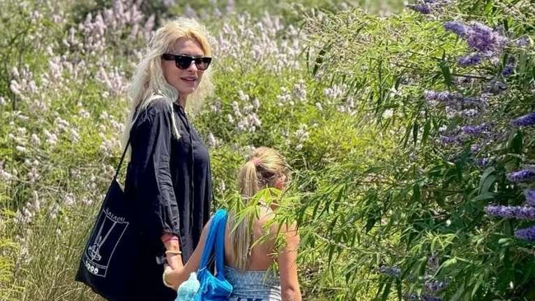 Ελένη Μενεγάκη: Σήμερα έχει γιορτή  η &quot;Μαρίνα&quot; της- Οι φωτογραφίες με την κόρη της και οι ευχές της