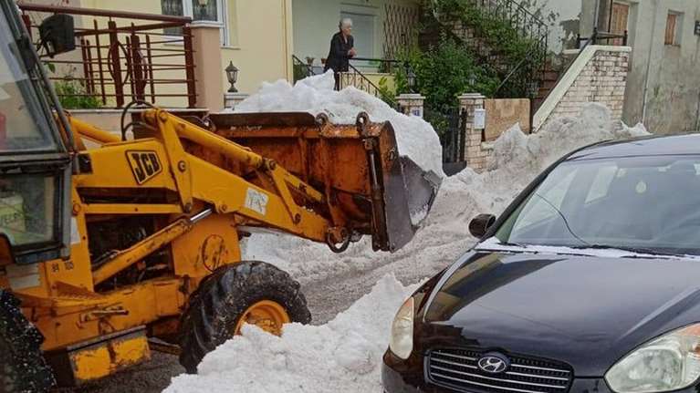 Απίστευτη χαλαζόπτωση στην  Κοζάνη - Γιατί χρειάστηκαν μπουλντόζες [Εικόνες-Βίντεο]