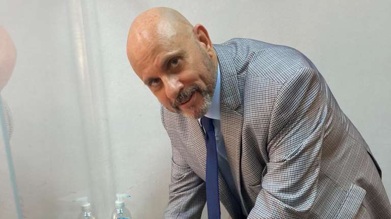 Ο αντιεμβολιαστής γιατρός Κούβελας ίδρυσε κόμμα αρνητών με τίτλο &quot;Πνοή Δημοκρατίας&quot;