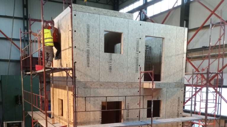 Κοφινάς: Έρευνα και Πειράματα αντισεισμικότητας στο  Ε.Μ.Π. σε προκατασκευασμένες οικίες