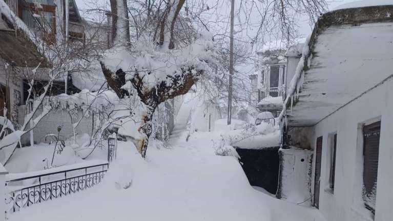 Ντύθηκε στα λευκά η Σαμοθράκη: Κλειστά τα σχολεία στο νησί - Εντυπωσιακές εικόνες