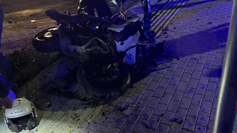 Λιόσια: Μετωπική σύγκρουση ΙΧ με μηχανές της ΔΙΑΣ - Σε σοβαρή κατάσταση ένας αστυνομικός