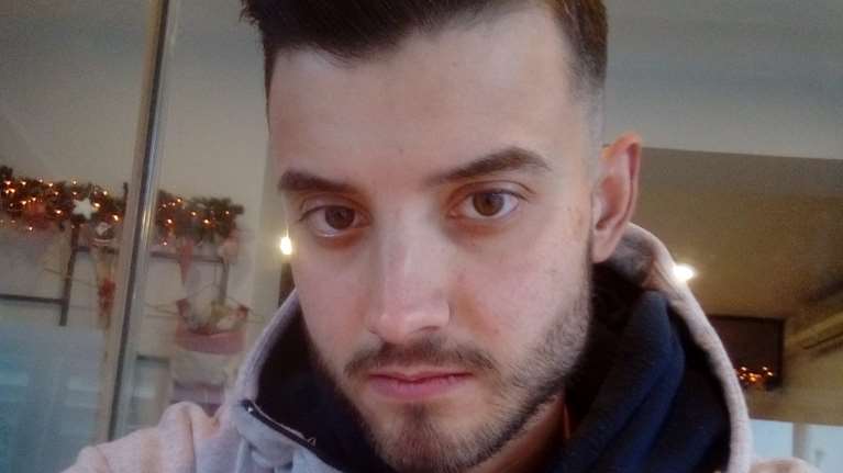 Θρήνος στο Αίγιο για τον 25χρονο Νίκο: Σκοτώθηκε σε τροχαίο τα ξημερώματα - Έπεσε πάνω σε μάντρα νεκροταφείου [Βίντεο]