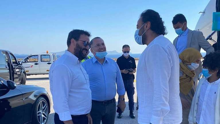 Σαουδάραβας πρίγκιπας έφτασε για διακοπές στην Κρήτη - Με ιδιωτικό τζέτ, λιμουζίνες, σκυλιά και δεκάδες βαλίτσες [εικόνες]