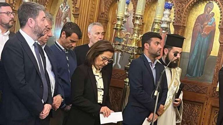 Συγκίνηση στην κηδεία του Φοίβου Ιωαννίδη: &quot;Η εξουσία δεν τον αλλοίωσε ποτέ&quot;, είπε ο Νίκος Ανδρουλάκης