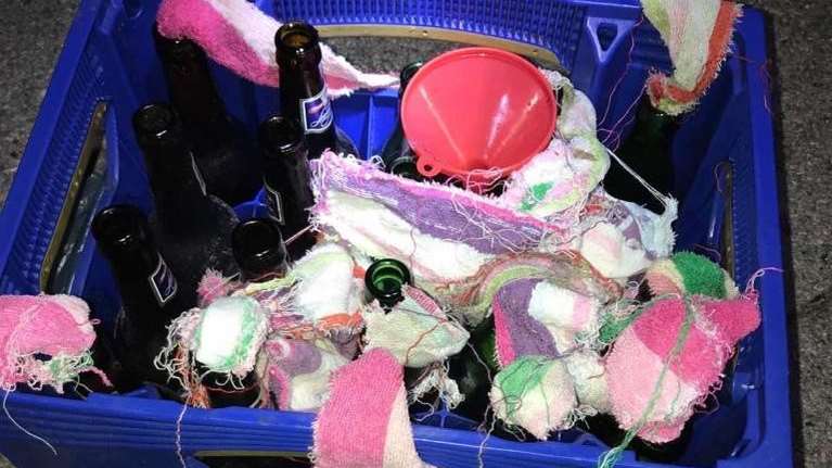 Αυτοσχέδιες μολότοφ στη Χίο και ρουκετοπόλεμος κατά των αστυνομικών [εικόνες]