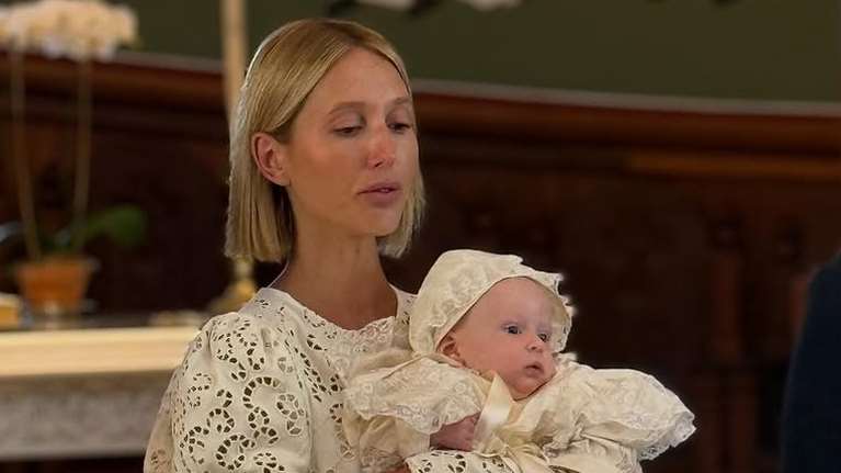 Υμνοι για το στιλ της Μαρίας Ολυμπίας Ντε Γκρες που έγινε νονά - Το πανάκριβο φόρεμά της