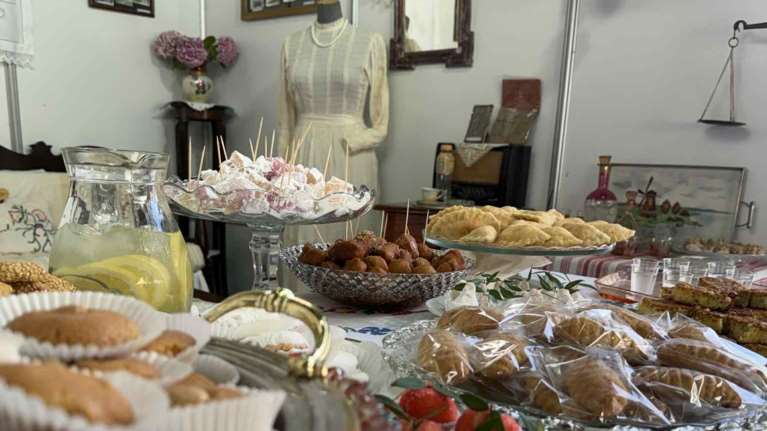 Ταξίδι στις γεύσεις του Αρκαλοχωρίου με το &quot;Λογάρι Γεύσεων&quot;: Οι συνταγές από τα συντρίμμια του καταστροφικού σεισμού του  2021