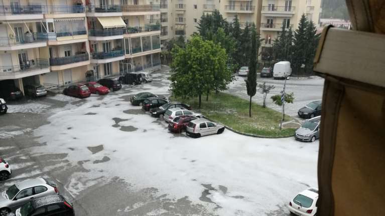 Σφοδρή καταιγίδα σάρωσε την Ξάνθη: Το χαλάζι σκέπασε δρόμους και αυλές σπιτιών  [Βίντεο-Εικόνες]