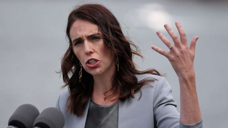 Viral η on camera ψυχραιμία της Νεοζηλανδής πρωθυπουργού σε σεισμό 5,8 Ρίχτερ