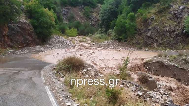 Ναυπακτία: Ισχυρή καταιγίδα - &quot;Φούσκωσαν&quot; ρέματα, έπεσαν βράχια, εγκλωβισμένοι κυνηγοί
