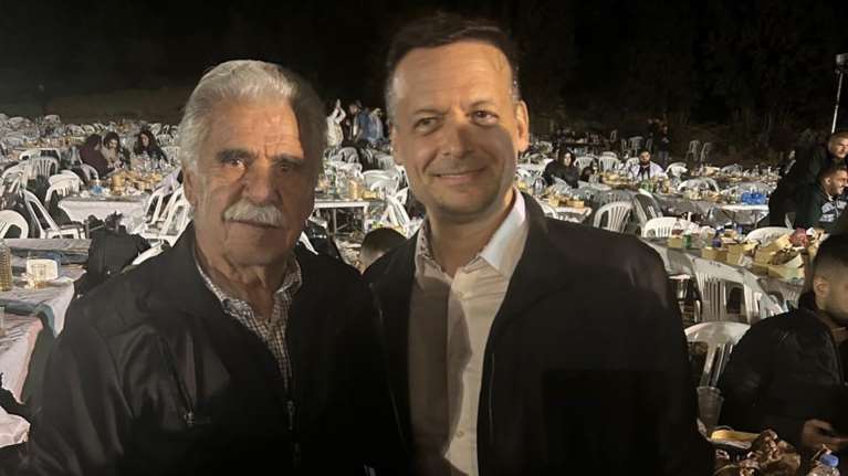 Περιοδεία Δούκα στην έδρα Ανδρουλάκη στην Κρήτη - Το τετ α τετ με τον σπουδαίο λυράρη, Βασίλη Σκουλά [εικόνες]