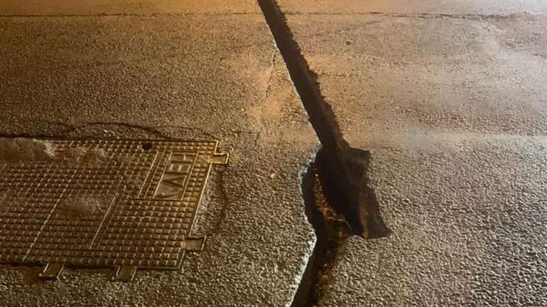 Ο Κώστας Μπακογιάννης μήνυσε εταιρεία για επικίνδυνη εργολαβία σε δρόμο στον Κολωνό