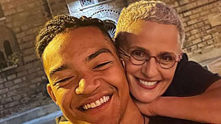 Όταν ο Μανόλης Καραλής γνώρισε τη Φωτεινή - Μητέρα υιοθετημένου παιδιού από την Αιθιοπία