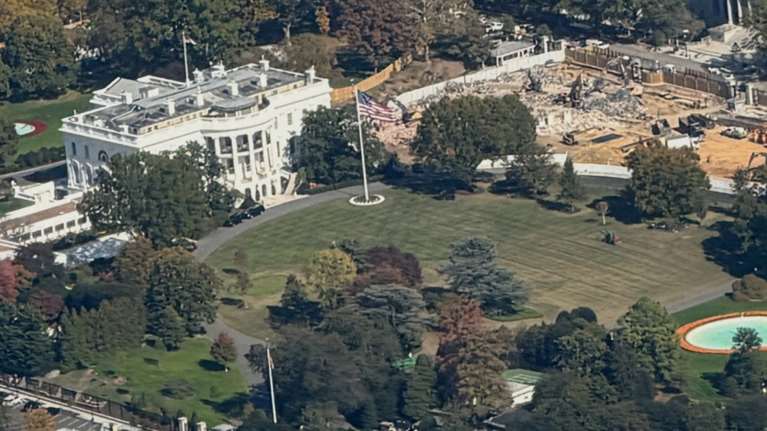 Ο Τραμπ έκανε τον Λευκό Οίκο ...ίσιωμα: Το πριν και το μετά το γκρέμισμα της Ανατολικής Πτέρυγας