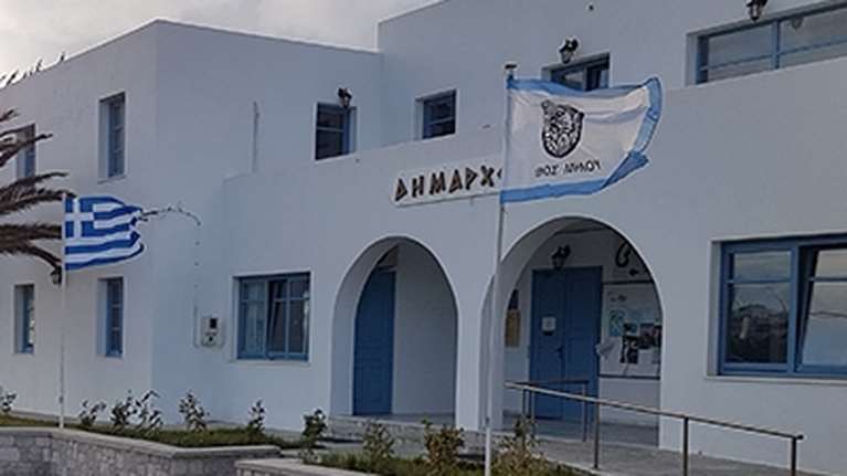 Πρωτοφανές γεγονός: Συνελήφθη όλη η υπηρεσία καθαριότητας του δήμου Μήλου - Διαψεύδεται ότι χρησιμοποιείται παράνομη χωματερή