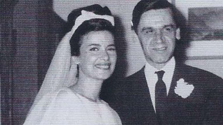 Σπάνιο &quot;κλικ&quot;: Δημήτρης Παπαμιχαήλ και Δέσπω Διαμαντίδου στον γάμο Καρέζη - Χατζηφωτίου