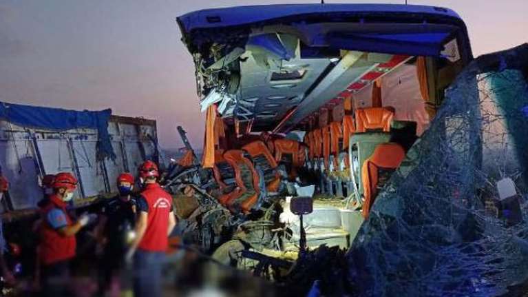 Τουρκία: Εννέα νεκροί σε σύγκρουση λεωφορείου με φορτηγό [εικόνες]