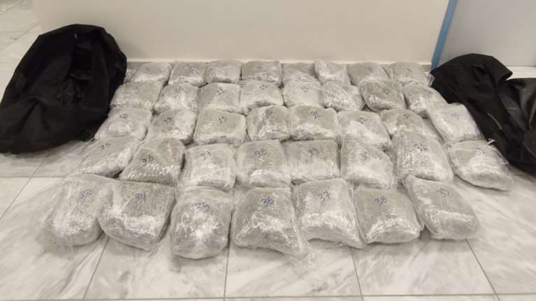 Κοζάνη: Τέσσερις συλλήψεις για μεταφορά πολύ μεγάλης ποσότητας ακατέργαστης κάνναβης μετά από καταδίωξη