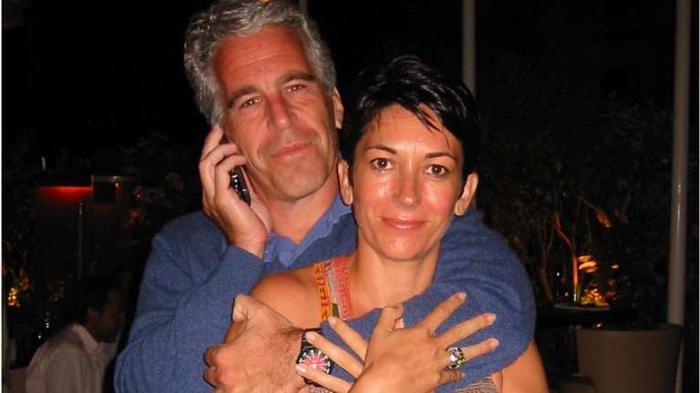 Γκισλέιν Μάξγουελ: Η συνεργός του Επσταϊν έδωσε συνέντευξη μέσα από τη φυλακή - Πώς &quot;αθωώνει&quot; τον πρίγκιπα Αντριου