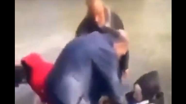 Η στιγμή που αξιωματούχος της Ασφάλειας του Ασαντ, διαφεύγει από τη Συρία στον Λίβανο με φουσκωτό [βίντεο]