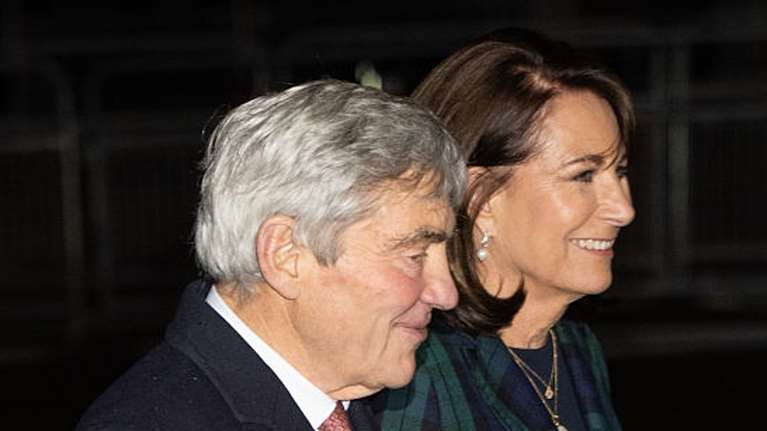 Η μητέρα της πριγκίπισσας Κέιτ, Κάρολ κέρδισε το στοίχημα του στιλ στη νέα της εμφάνιση