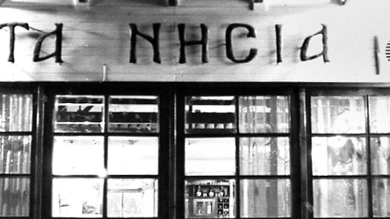 Τίτλοι τέλους για τα &quot;Νησιά&quot;, το ιστορικό εστιατόριο που αγαπούσε η Βουγιουκλάκη και μάγεψε Ντενέβ, Μελίνα, Κέιτζ, Καλατράβα