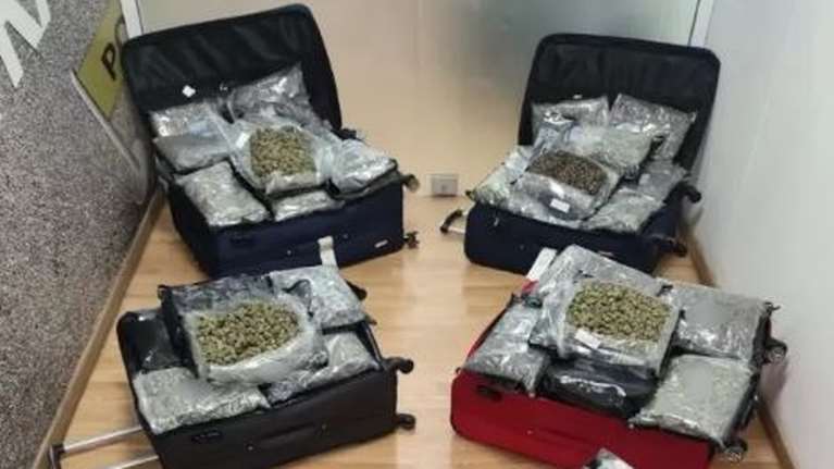 Συνελήφθησαν τρεις γυναίκες στο "Ελ. Βενιζέλος" - Είχαν στις βαλίτσες τους 72 κιλά κάνναβης