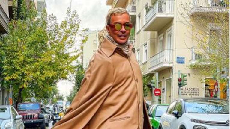 Ο Λάκης Γαβαλάς ντύθηκε... ΠΑΣΟΚ και έβαλε το ιδανικό σύνολο για τις εκλογές [εικόνα]