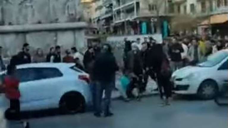 Θεσσαλονίκη: 6χρονο παιδί παρασύρθηκε από φορτηγάκι - Σοκαριστικό βίντεο