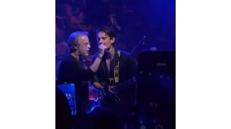 Viral βίντεο: Ο Μίλτος Πασχαλίδης τραγουδά... Φουρέιρα και αποθεώνεται