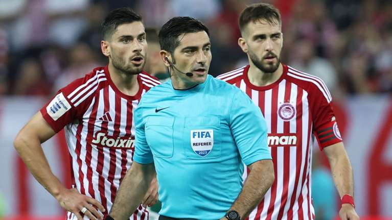 Ολυμπιακός - Παναθηναϊκός: Ο διατητής Μαρέσκα εξήγησε τους λόγους της διακοπής του ντέρμπι - &quot;Αναποφάσιστος ο γιατρός&quot;