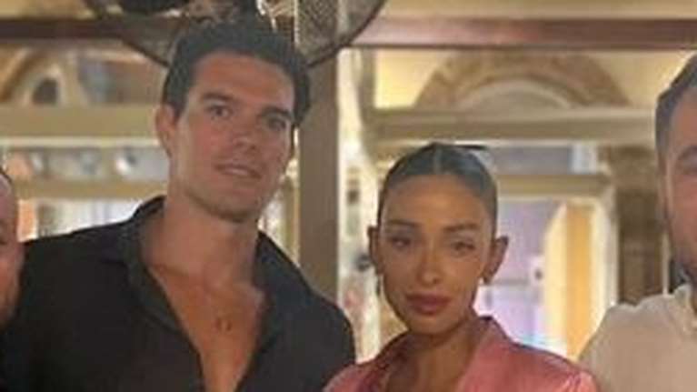 Σπάνια φωτό: Η Ελένη Φουρέιρα μαζί με τον Αλμπέρτο Μποτία για δείπνο στα Χανιά [Εικόνα]