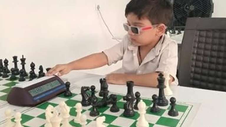Παιδί-θαύμα: Ο νεότερος σκακιστής που μπήκε σε παγκόσμια κατάταξη είναι 3,5 ετών και πηγαίνει νηπιαγωγείο