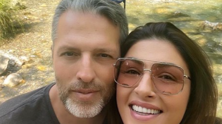 Έλενα Παπαρίζου: Ερωτευμένη με τον σύζυγό της, στον Λούσιο ποταμό - Η σπάνια φωτογραφία