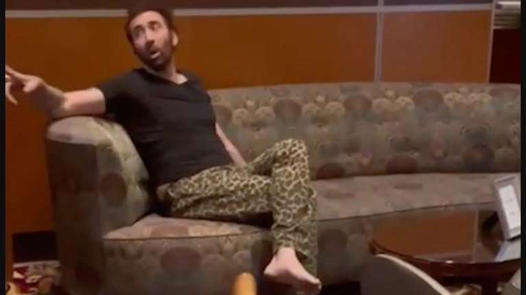 Νίκολας Κέιτζ: Ξυπόλητος και μεθυσμένος, τον πέταξαν έξω από εστιατόριο του Λας Βέγκας [εικόνες]