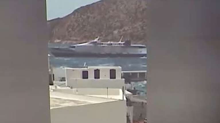 Νάξος: Ταλαιπωρία για εκατοντάδες επιβάτες του Super Runner Jet – Αποκολλήθηκε η άγκυρα