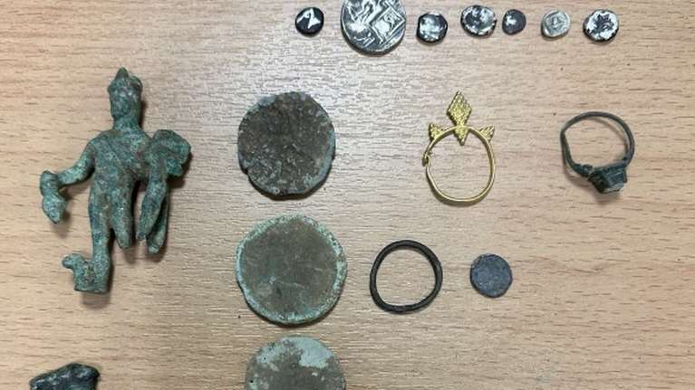 Κυκλώματα αρχαιοκαπηλίας: Περίμεναν τον θερισμό ή το όργωμα για να παίρνουν τα αρχαία ευκολότερα - Οι κωδικές ονομασίες