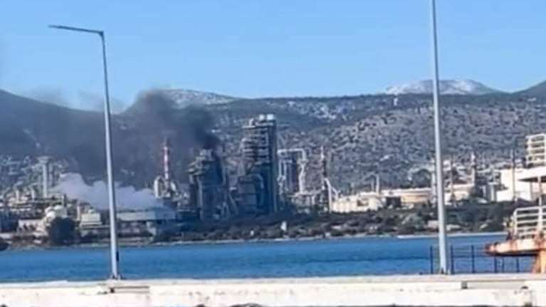 Ελευσίνα: Περιορισμένης έκτασης ανάφλεξη στα διυλιστήρια - Σε ασφαλή περιοχή μεταφέρθηκαν οι εργαζόμενοι