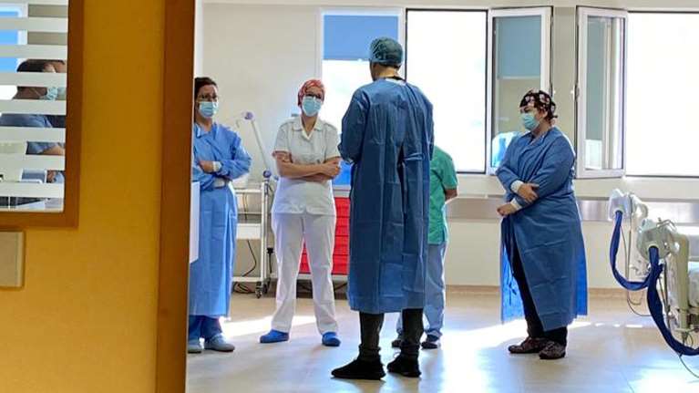 Εκτακτο Δώρο Χριστουγέννων: 13ος μισθός σε υγειονομικούς και Πολιτική Προστασία - Ποιοι εντάσσονται, ποιοι εξαιρούνται