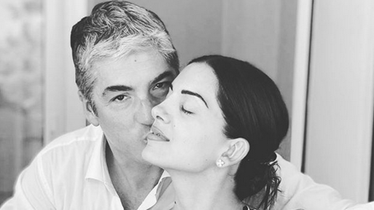 Σταματίνα Τσιμτσιλή: Το τρυφερό &quot;σ&#39; αγαπώ&quot; στον σύζυγό της, Θέμη Σοφό [Εικόνα]